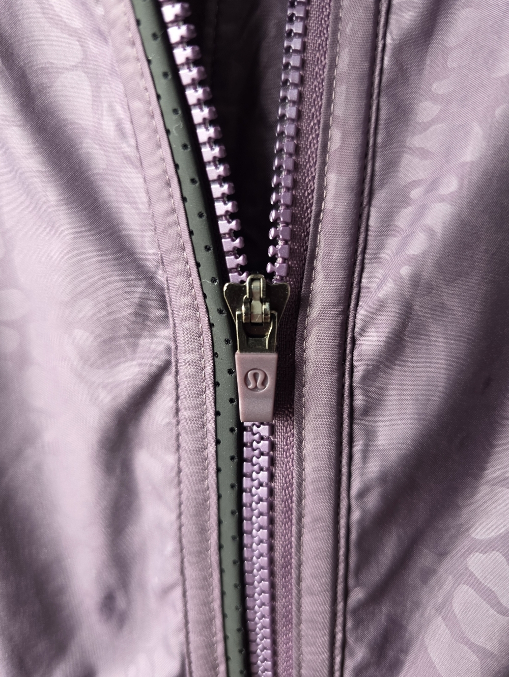 Lululemon Rebel Runner Jacket Petal Camo Embossed Purple Fog Colorway W4E86S - Picture 4 of 9